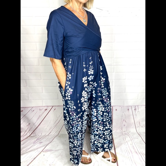 NWT🤩 |•Adorable Blue Floral Jumpsuit Size Large•| - Picture 4 of 11